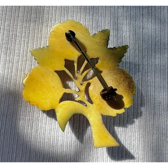 Vintage Hand-Carved Celluloid Yellow Roses Brooch Pin 1940s - Picture 3 of 7